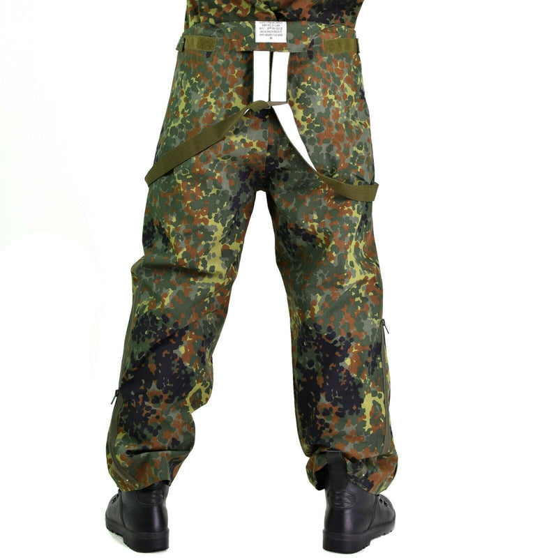 Pantalon de pluie original de l'armée allemande GoreTex Bib n Brace Flecktarn